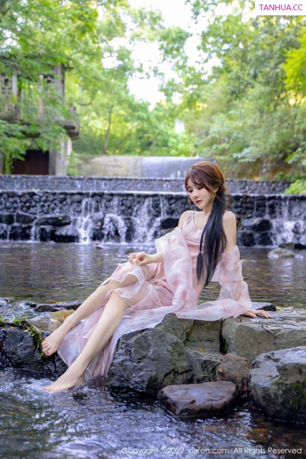 婠婠么  [XiuRen秀人网]高清写真图 2022.10.11 No.5690 婠婠么&小肥莹第10张图片
